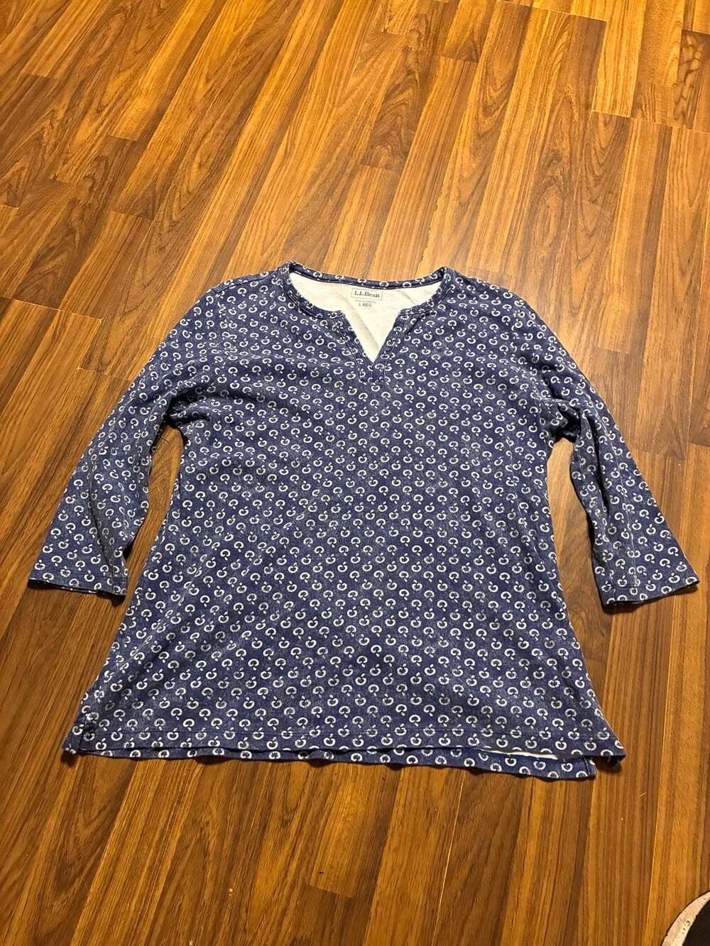 L.L. Bean Women's Blue Patterned 3/4 Sleeve V-Neck Tunic Top